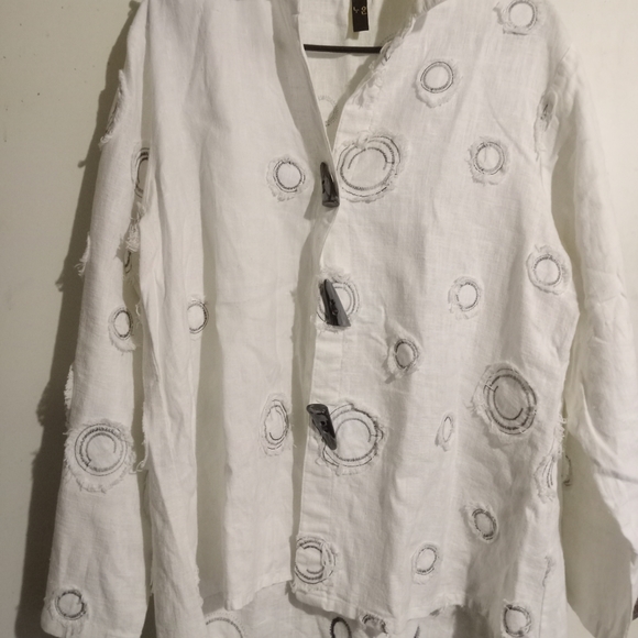 Linen - Picture 1 of 4